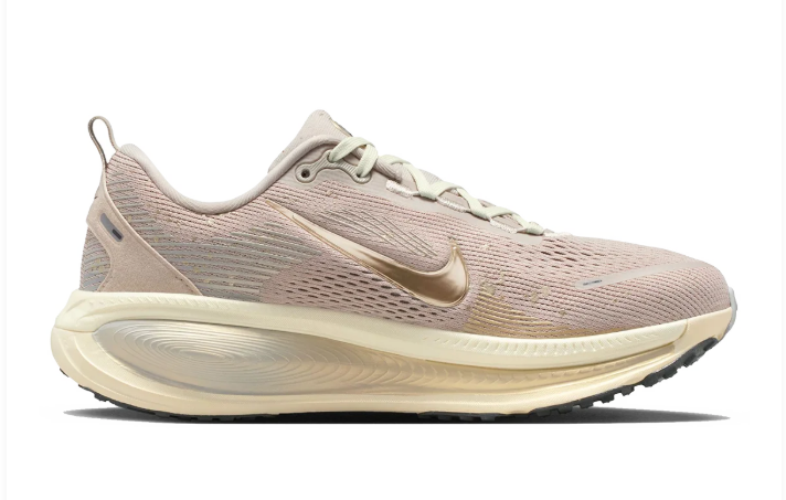 Nike Vomero 18 SE Running Shoes - Cream II / Metallic Gold Grain